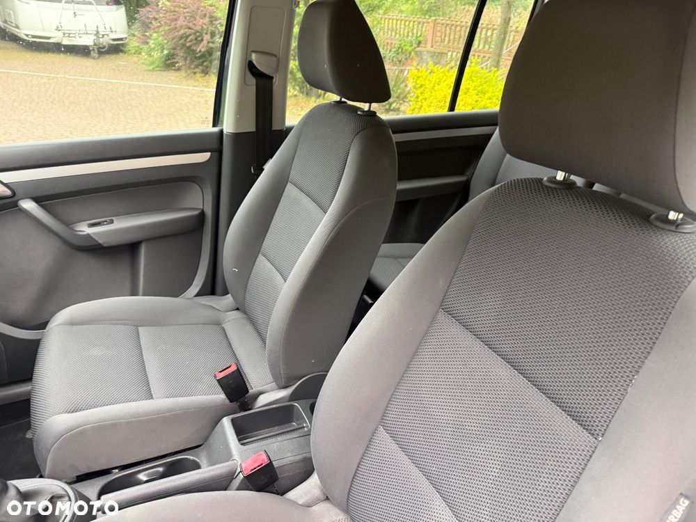 Volkswagen Touran 1.6 TDI DPF BlueMot Comfortline - 25