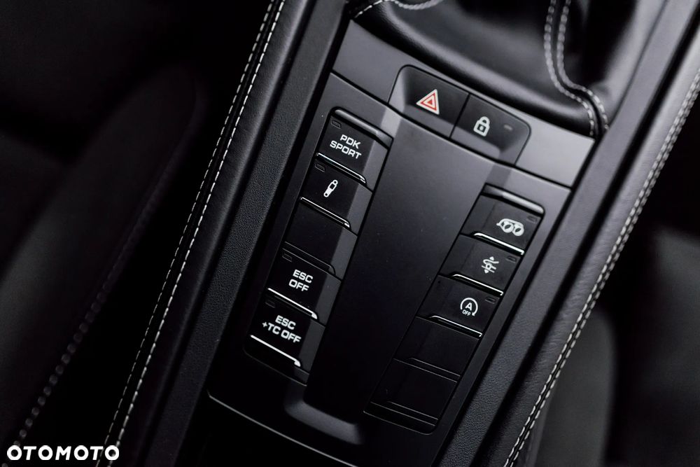 Porsche 718 Cayman - 33