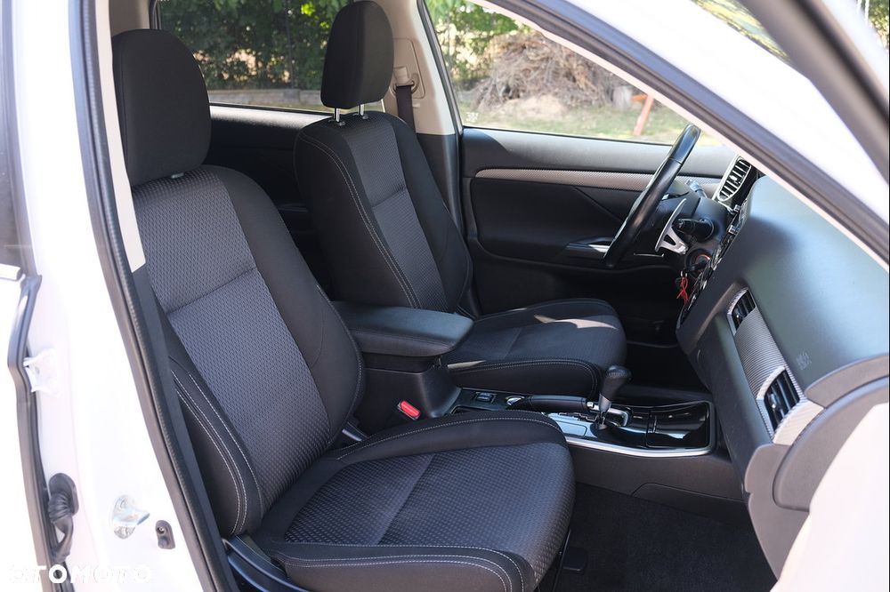 Mitsubishi Outlander - 24