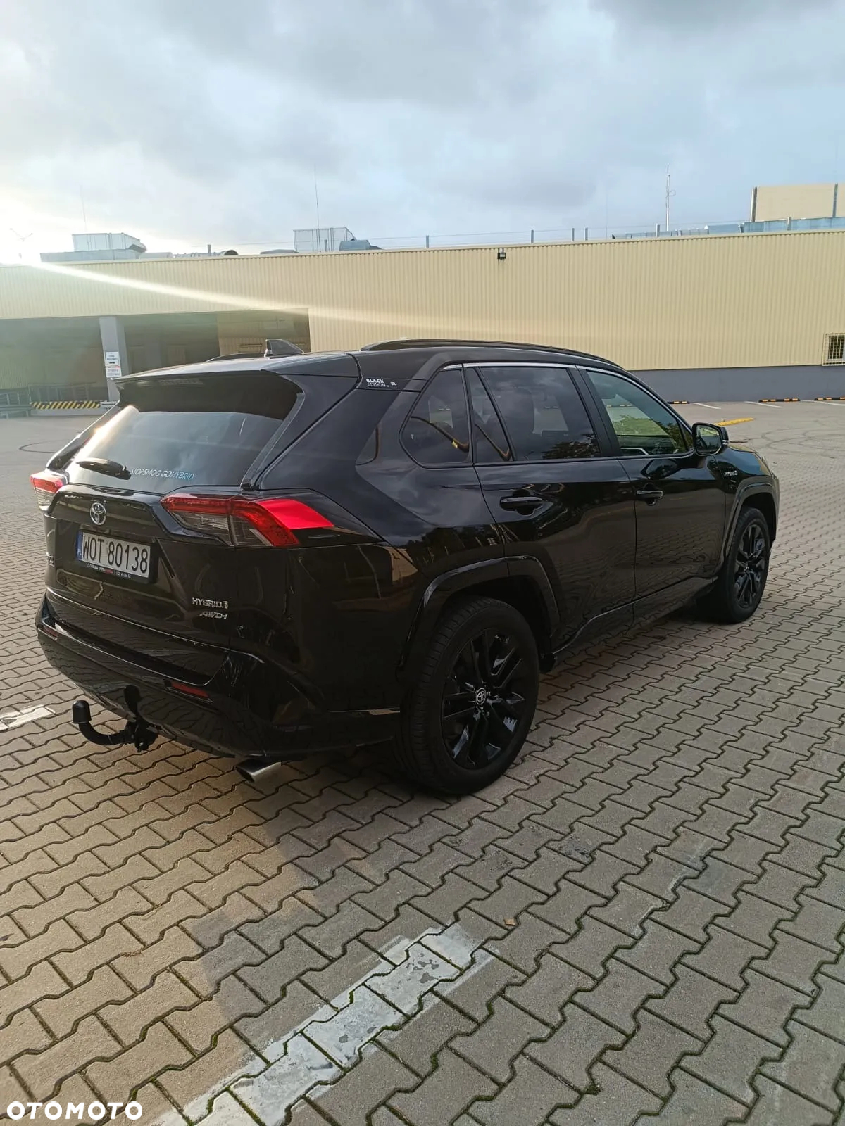 Toyota RAV4 2.5 Hybrid Black Edition by JBL 4x4 - 4