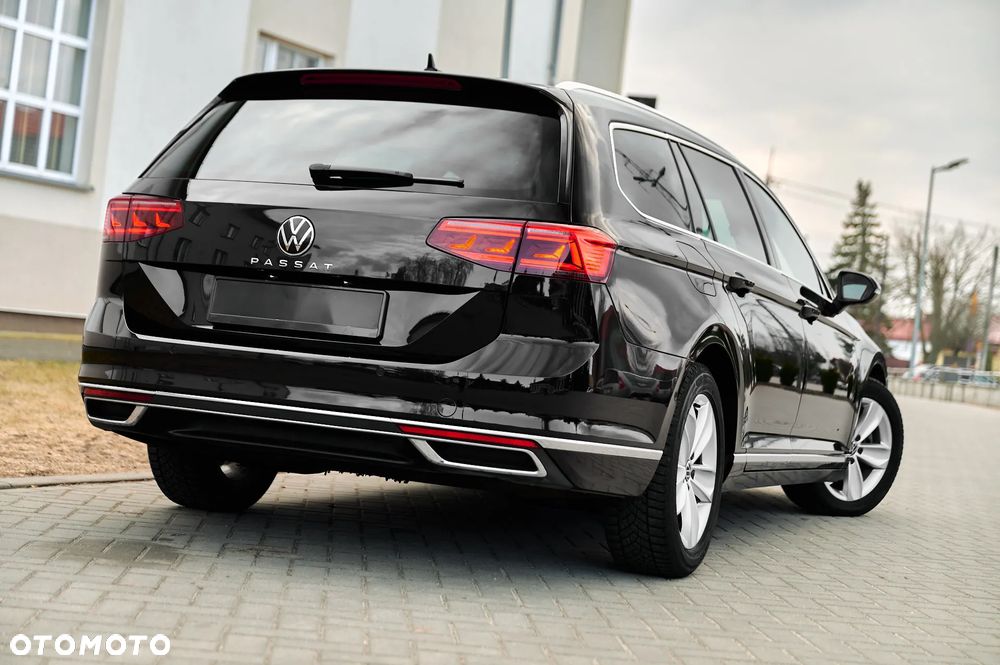 Volkswagen Passat Variant 2.0 TDI EVO Elegance DSG - 3