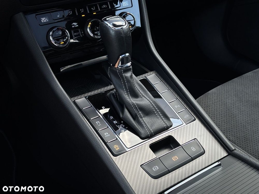 Skoda Superb 2.0 TDI SCR Sportline DSG - 22