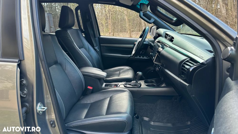 Toyota Hilux 2.8D 204CP 4x4 Double Cab AT Invincible Color Edition - 14