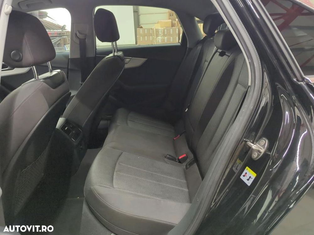 Audi A4 2.0 40 TFSI quattro S tronic MHEV Basic - 10