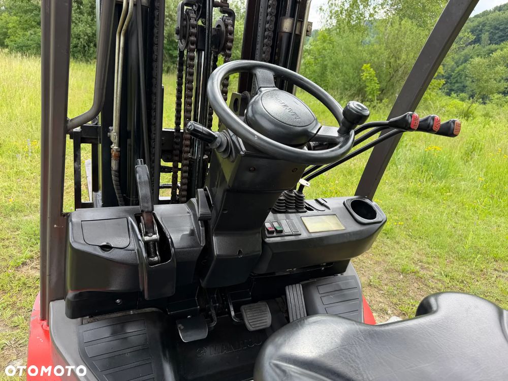 Manitou MI25D Wózek Widłowy 2,5 tony. Posuw Hydrauliczny. tylko 2500mtg. Maszt triplex. Wolny skok! Wysokość Podnoszenia 5 metrów. Jak nowy z Salonu. Pochodzi z Norweskiego Gospodarstwa! Aktualne przeglądy DEKRA i serwisy!  Silnik Yanmar. Małe gabarety bardzo zwrotna maszyna! Zero luzów wycieków i zniszczeń. OKAZJA. Pełny ORYGINAŁ! Rok Prod. 2014. Oświetlenie. OKAZJA - 32