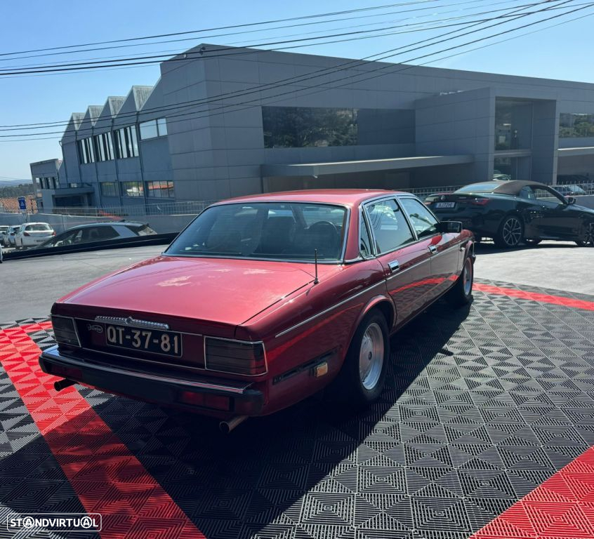 Jaguar Daimler 4.0 - 12