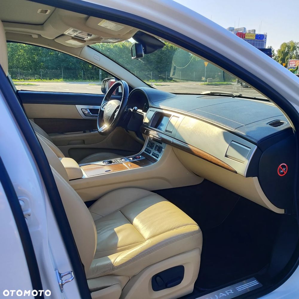 Jaguar XF 2.0 T Classic - 11