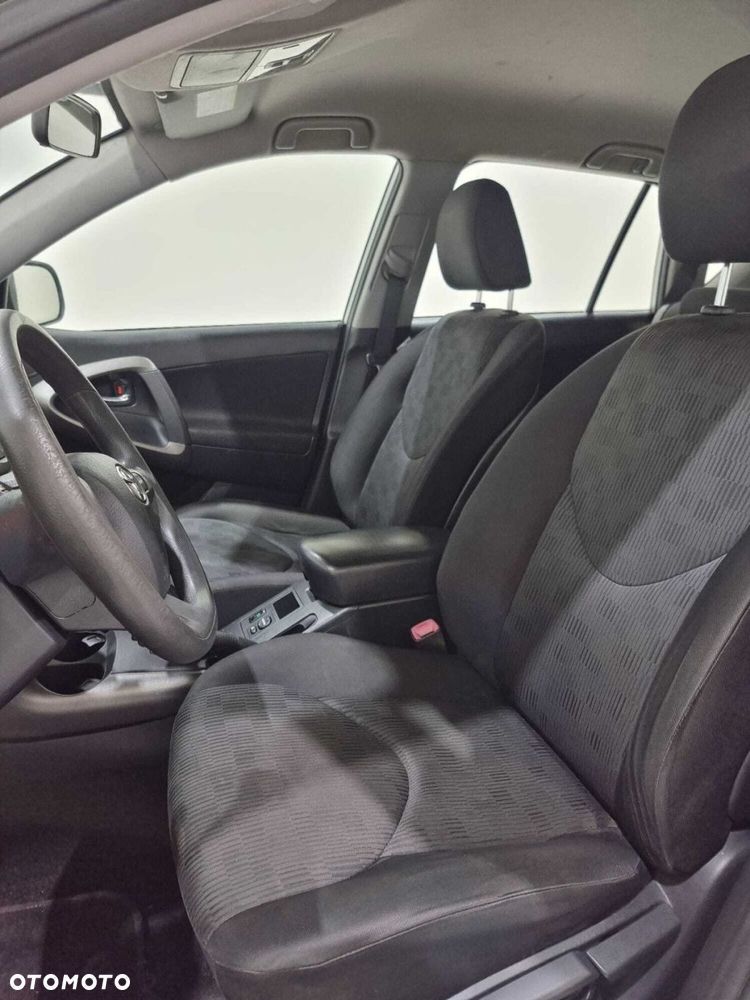Toyota RAV4 - 16