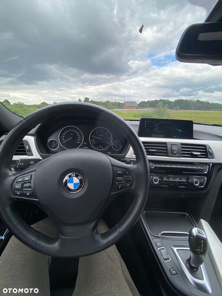 BMW Seria 3 320d xDrive - 10