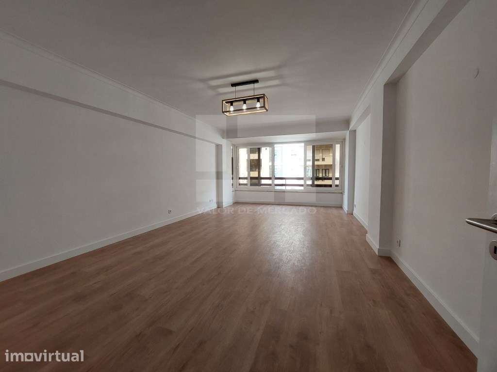 Apartamento T3 renovado com garagem e elevador em São Domingos de B... - Grande imagem: 5/28