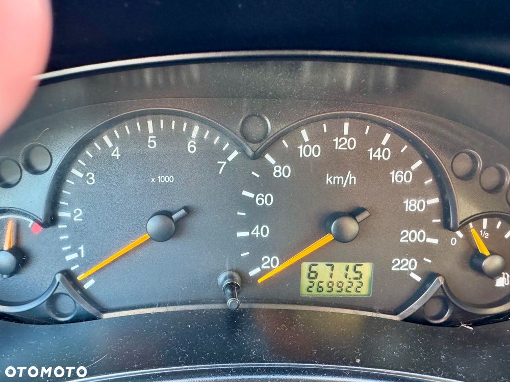 Ford Focus 1.6 X100 - 11