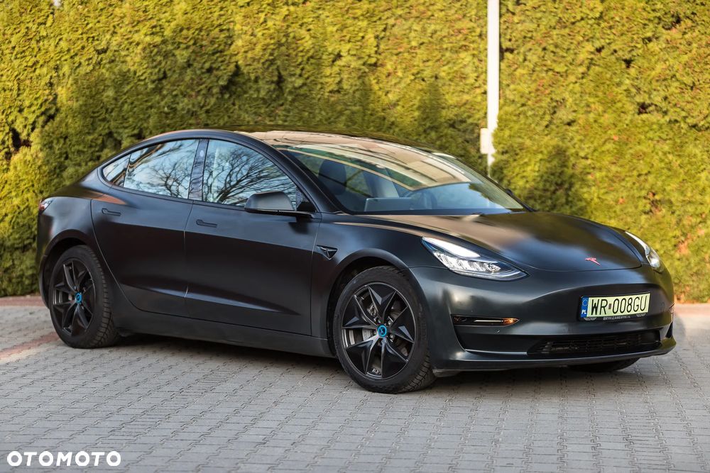 Tesla Model 3 - 3