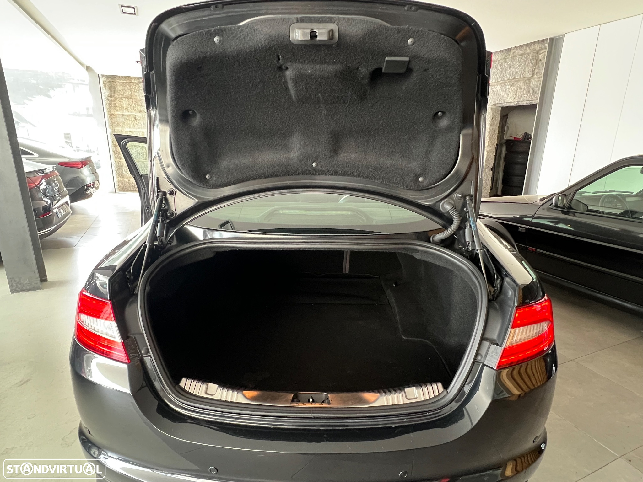 Jaguar XF 2.2 D Premium Luxury - 12
