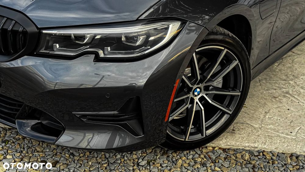 BMW Seria 3 330i Luxury Line - 9