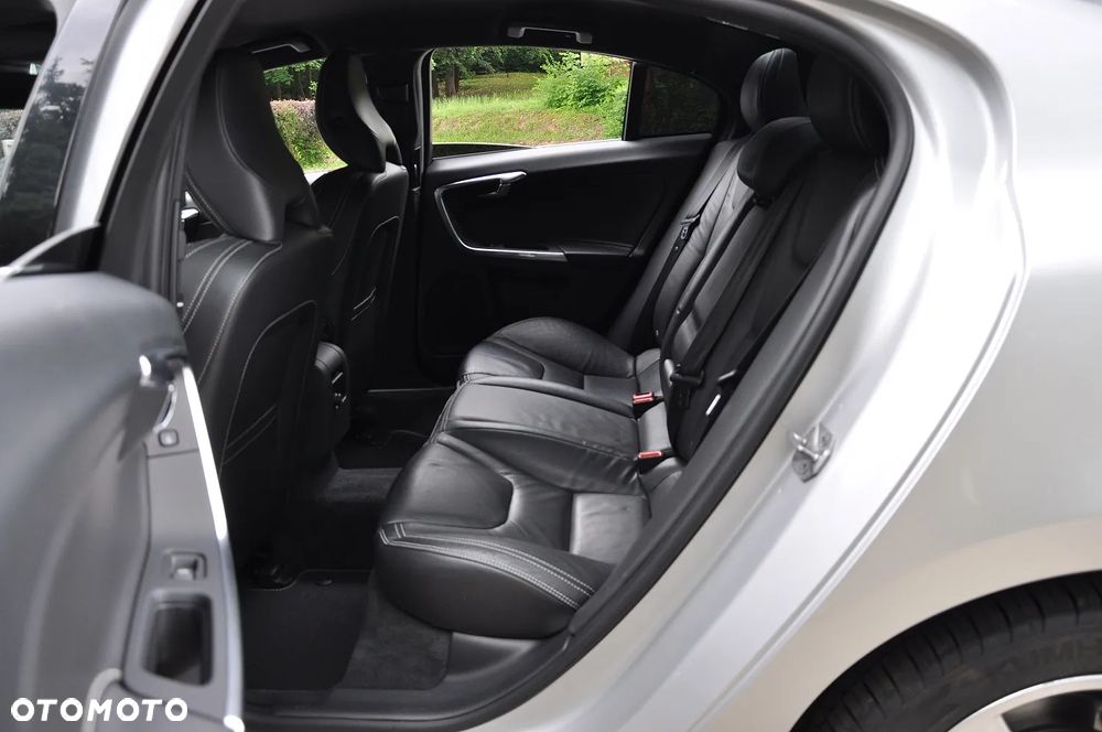 Volvo S60 D4 R-Design Summum - 25