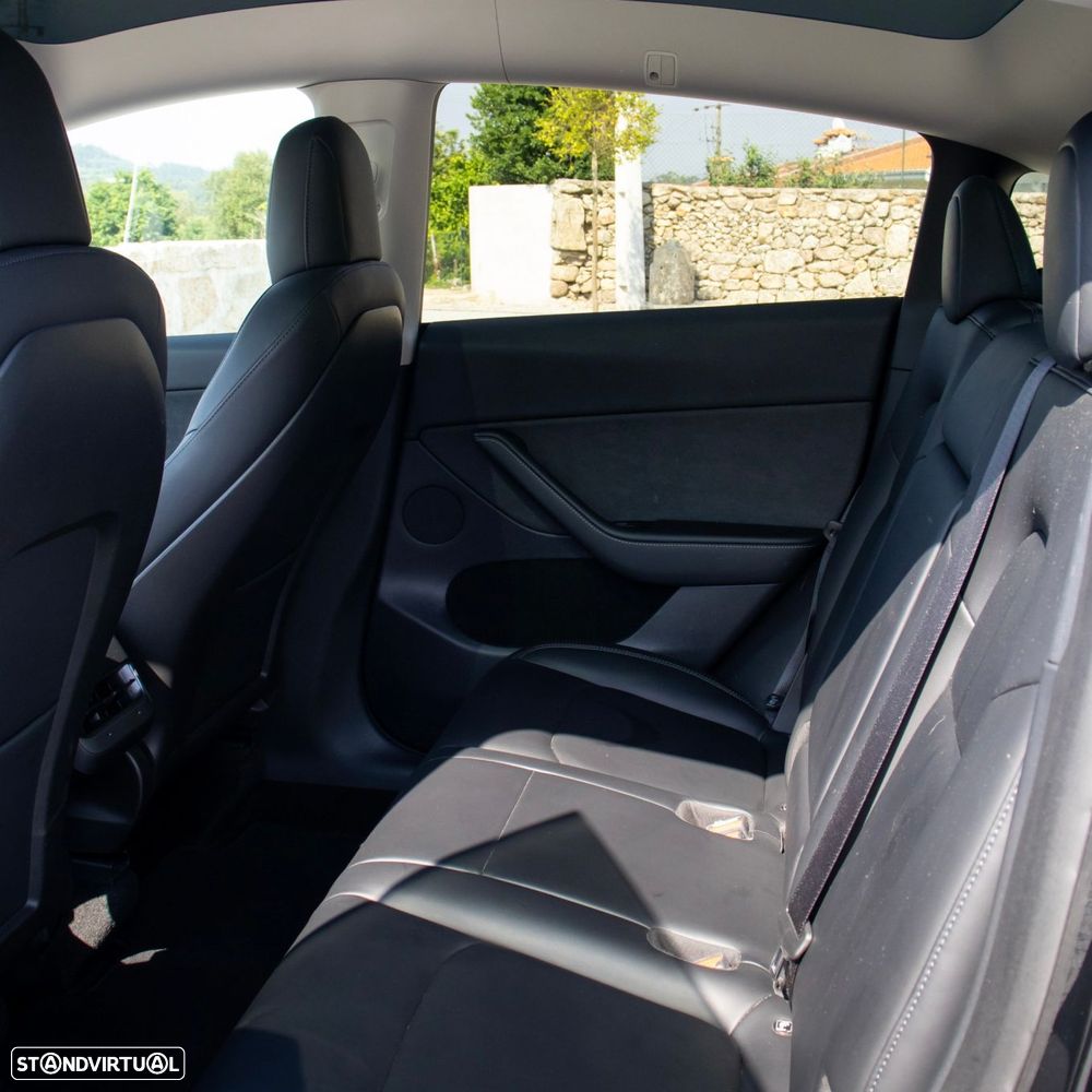 Tesla Model Y Long Range Dual Motor AWD - 19