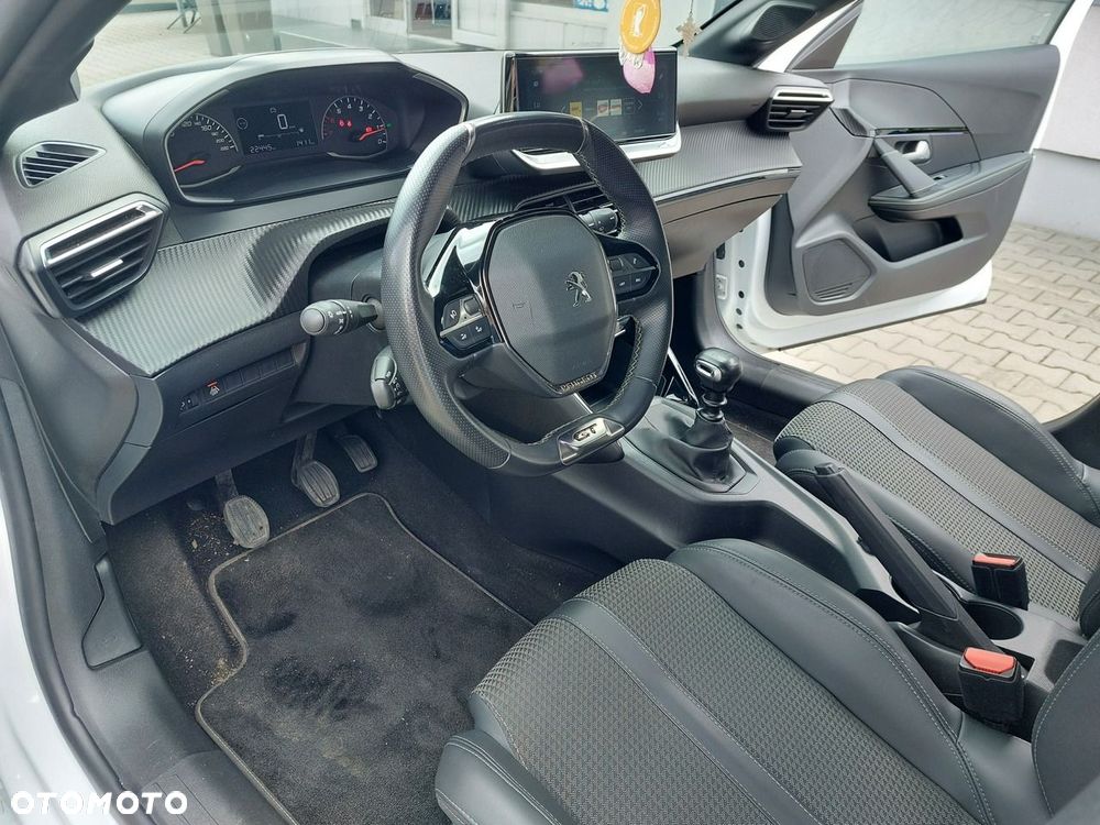 Peugeot 208 - 10