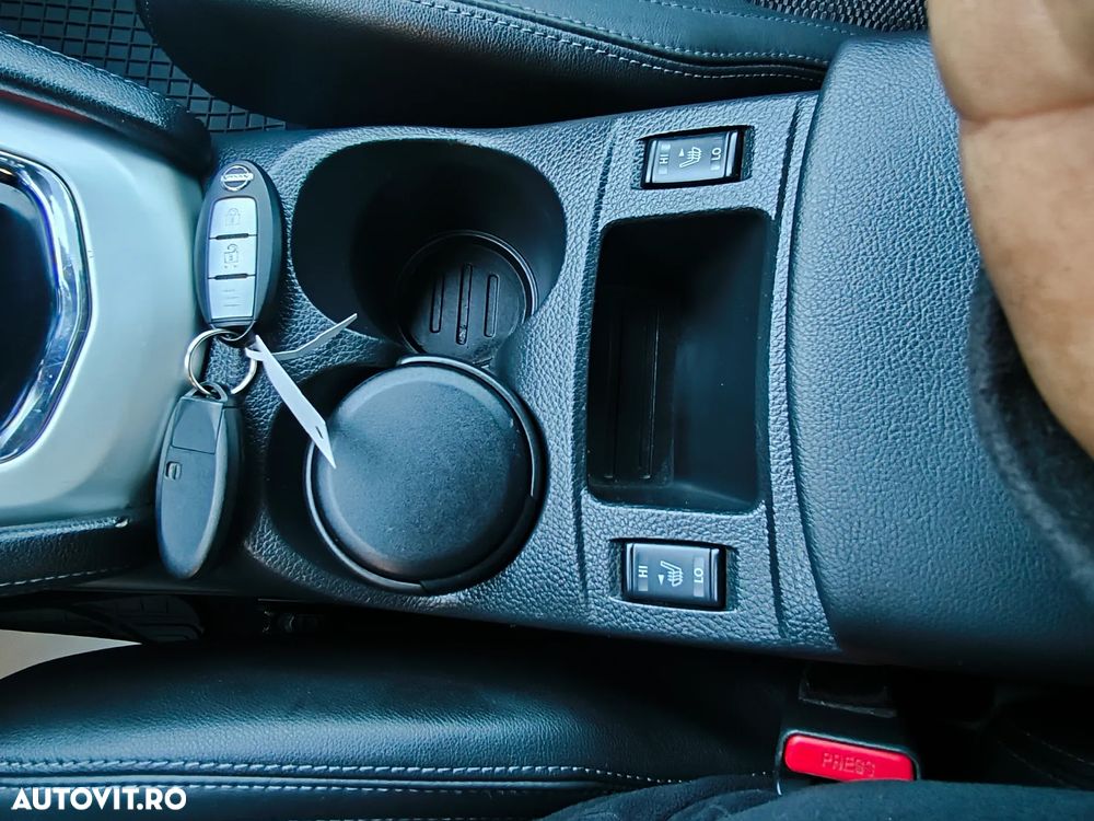 Nissan Qashqai 1.6 DCI Xtronic TEKNA - 11