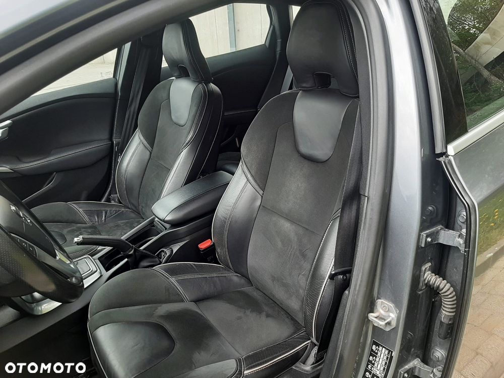 Volvo V40 D3 Geartronic RDesign - 27
