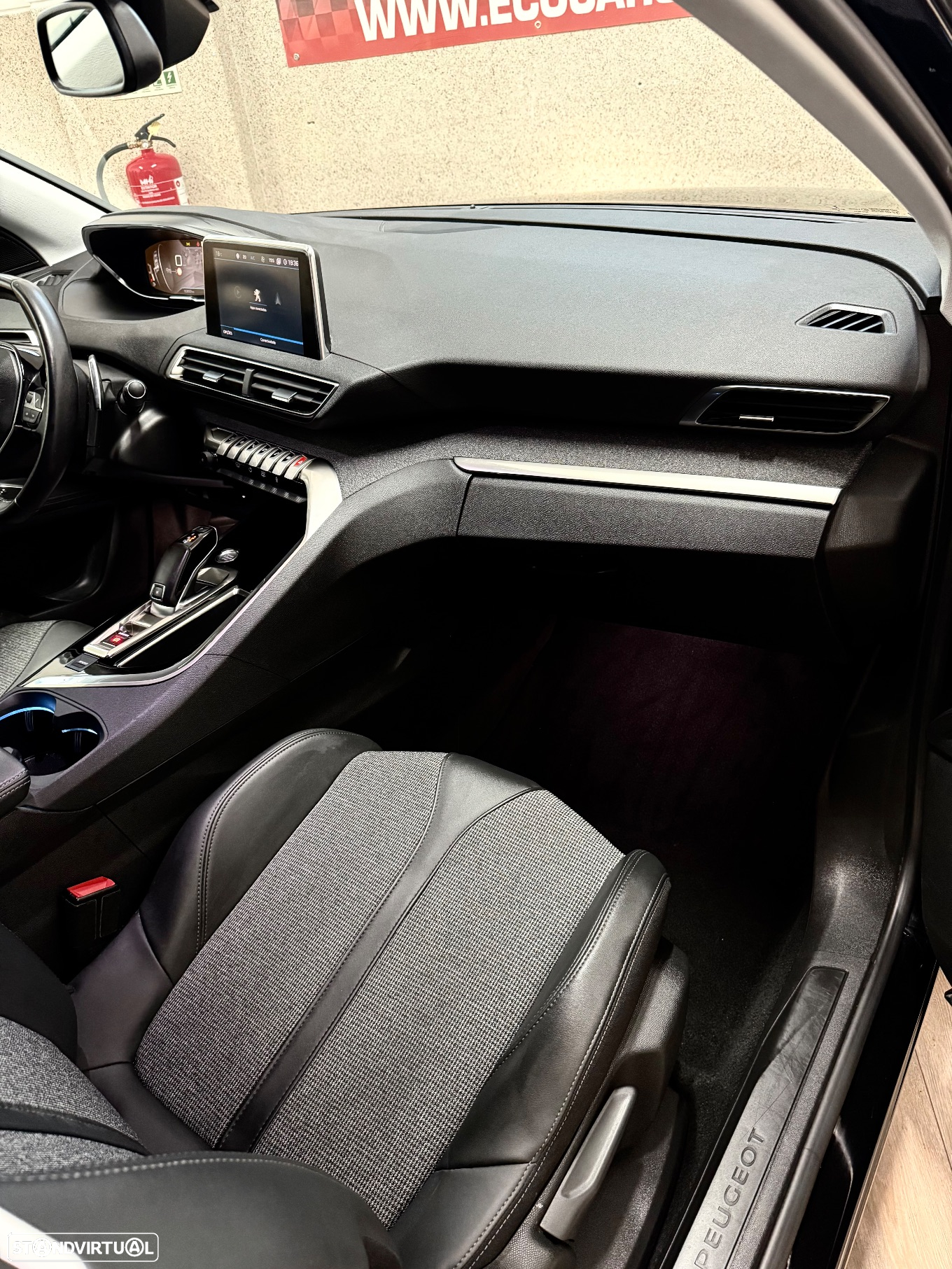 Peugeot 3008 1.2 PureTech Allure EAT8 - 23