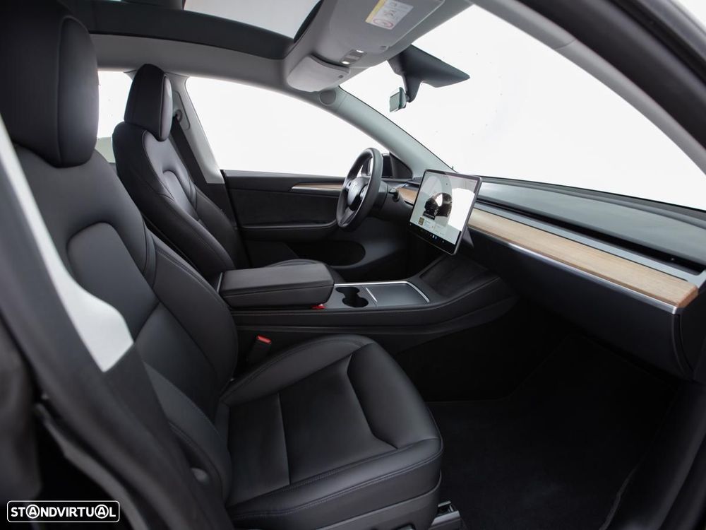 Tesla Model Y Long Range Dual Motor AWD - 11