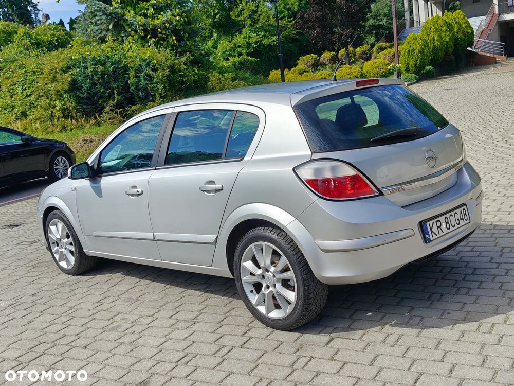 Opel Astra 2.0 T Cosmo - 15