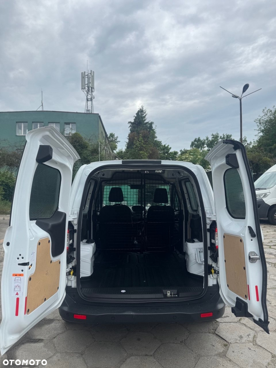 Ford transit courier - 10