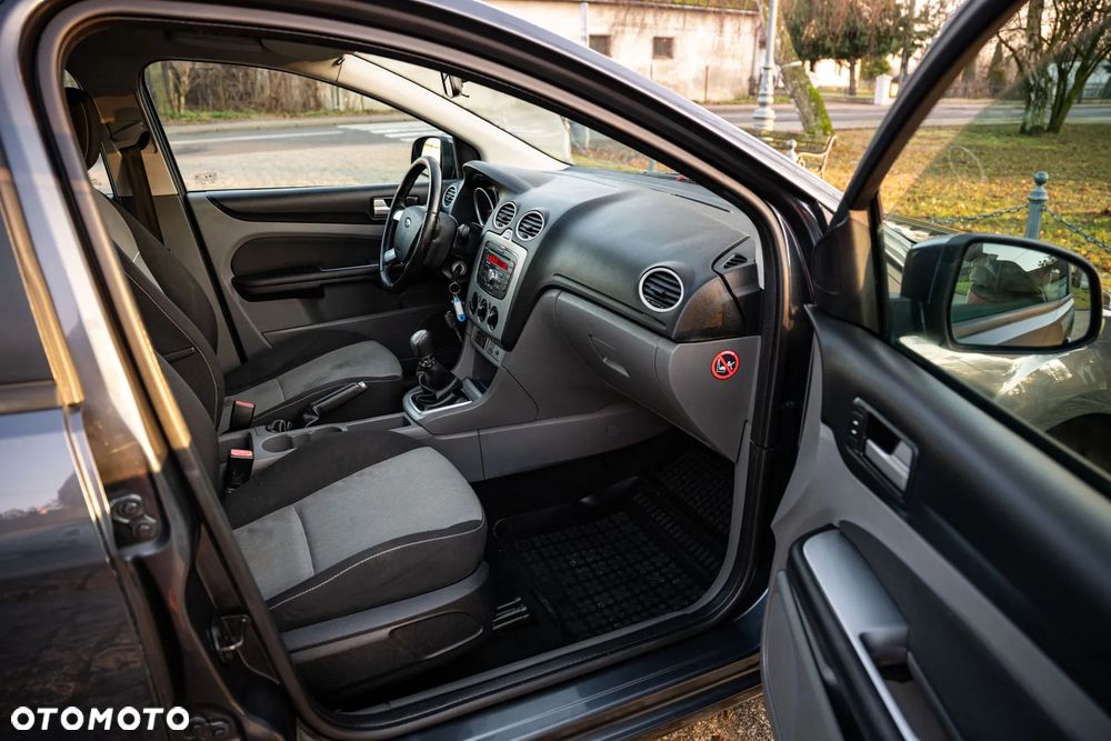 Ford Focus 1.6 Trend + - 10