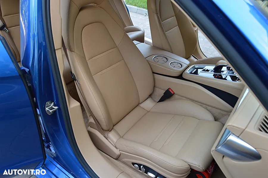 Porsche Panamera 4 - 8
