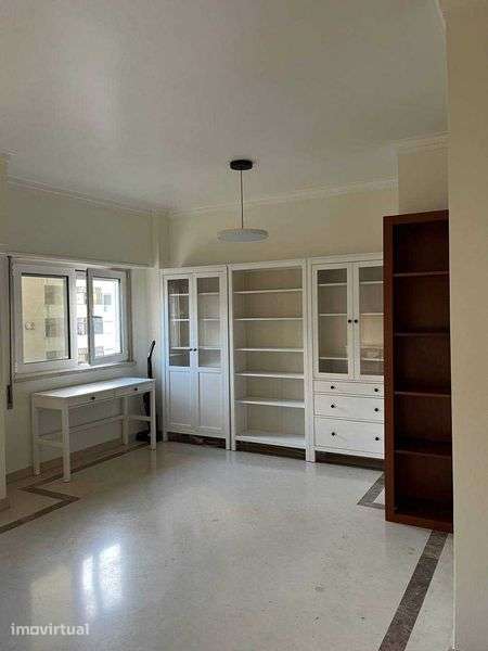 Apartamento T1+1 | Penha de França | Garagem | Arrendamento - Grande imagem: 2/9