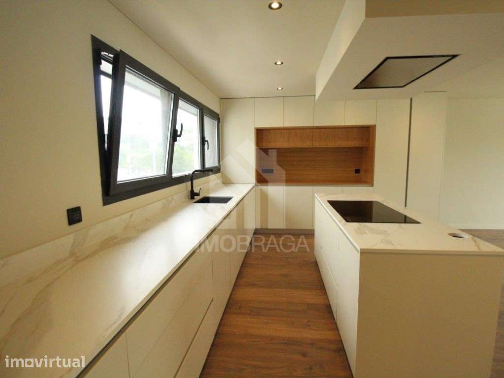 Moradia de Gaveto T3 Nova com 3 Suites | Pronta a Habitar | S. Pedr... - Grande imagem: 5/45