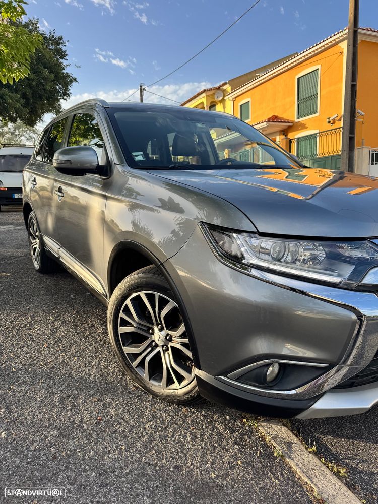 Mitsubishi Outlander 2.2 DI-D Instyle Navi Black Edition - 3