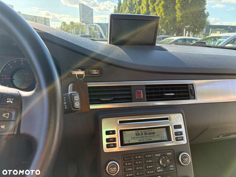 Volvo XC 70 D5 AWD Momentum - 24