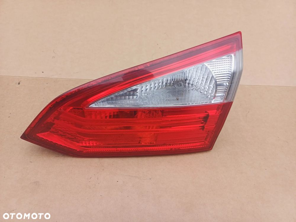 Focus MK3 kombi lampa prawy tył w klapę led 10-14 - 1