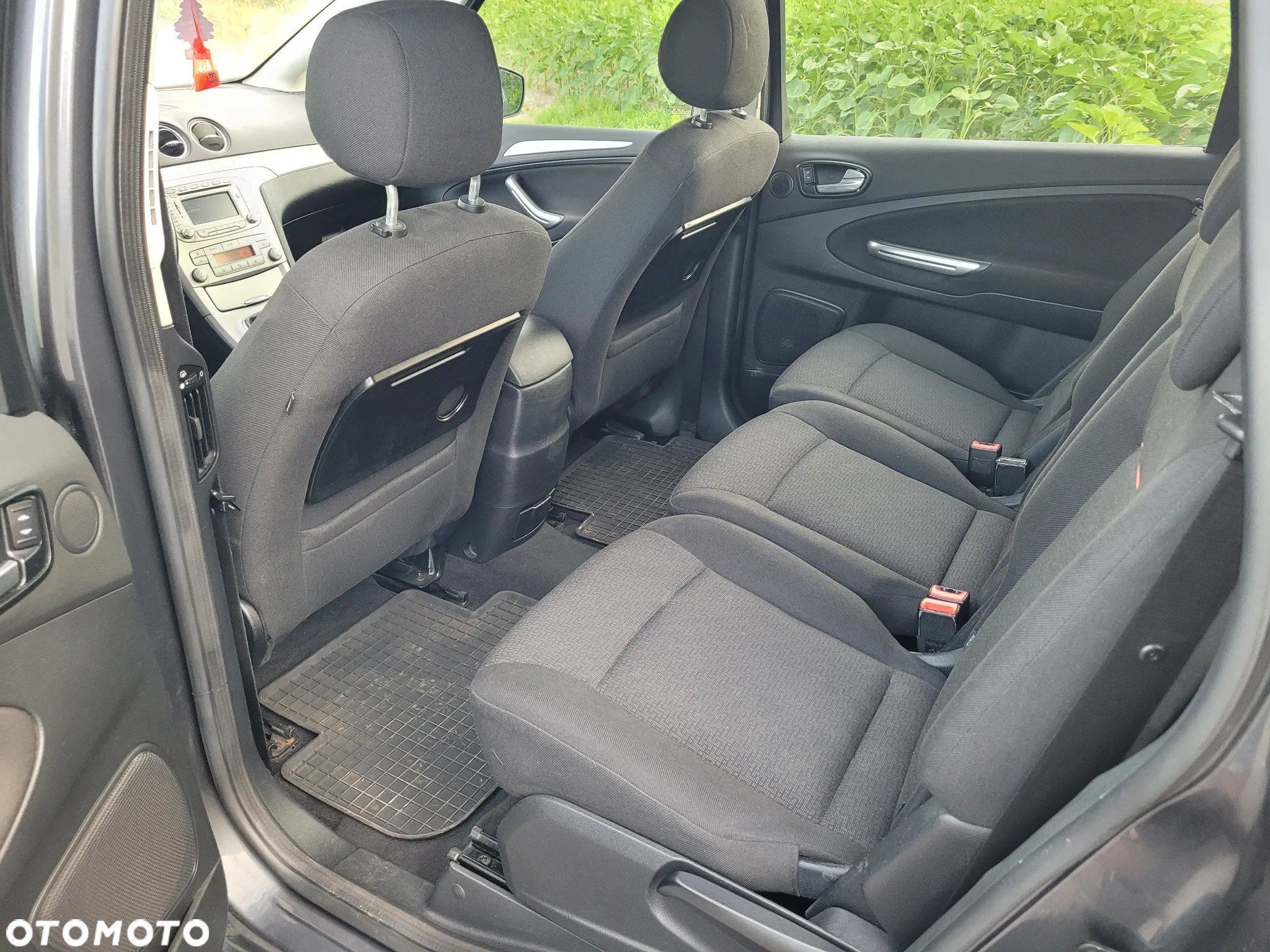 Ford S-Max - 12