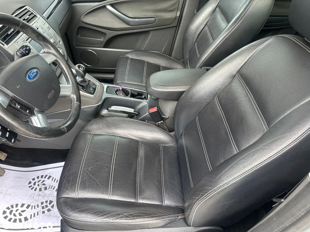 Ford Kuga 2.0 TDCi Titanium FWD - 24