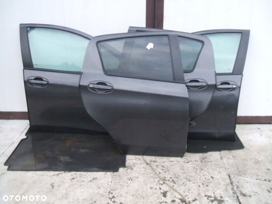 TOYOTA YARIS III DRZWI prawe tył tylne 1G3 - 3