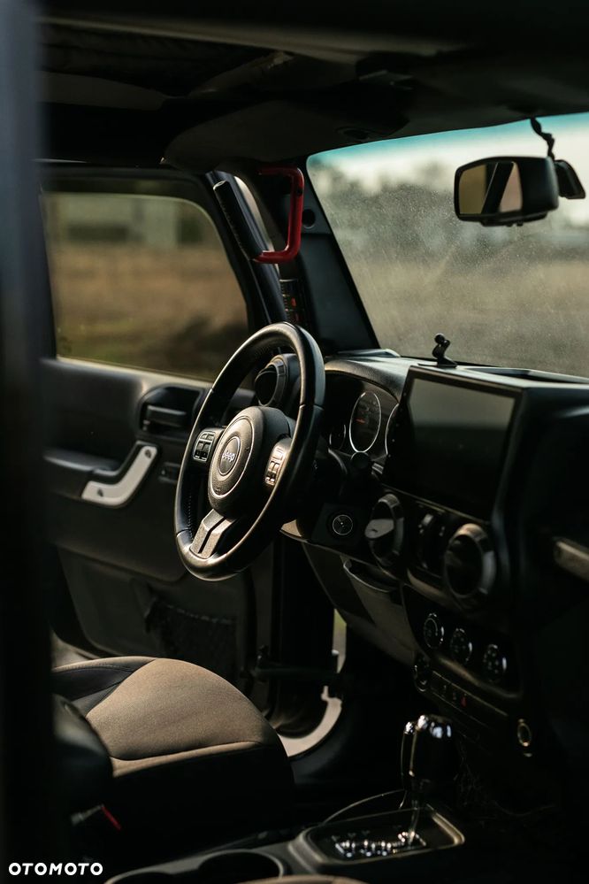 Jeep Wrangler 3.6 Unlim Sahara - 35