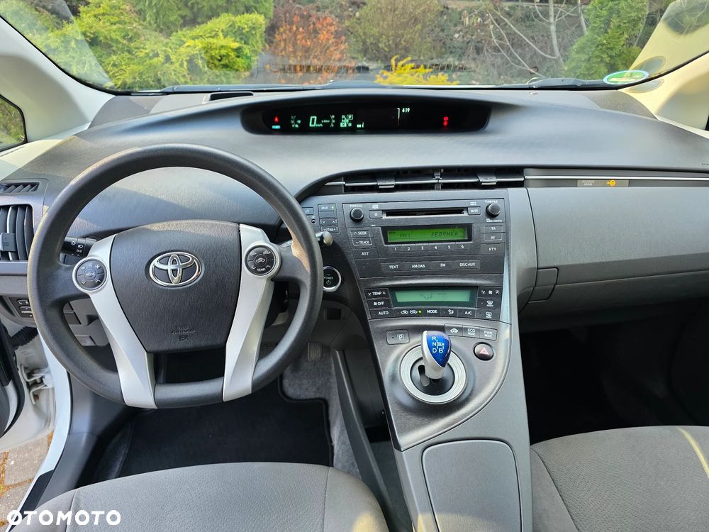Toyota Prius (Hybrid) - 21