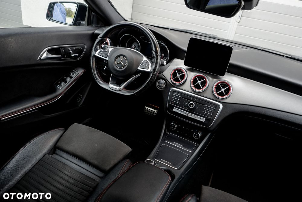 Mercedes-Benz CLA 200 7G-DCT AMG Line - 40