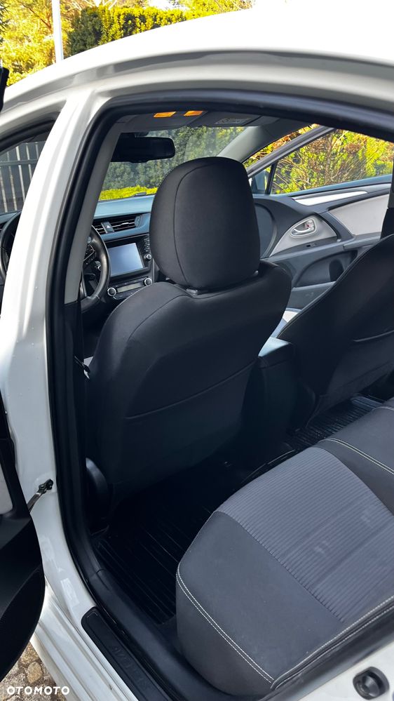 Toyota Avensis 2.0 D-4D Premium - 7
