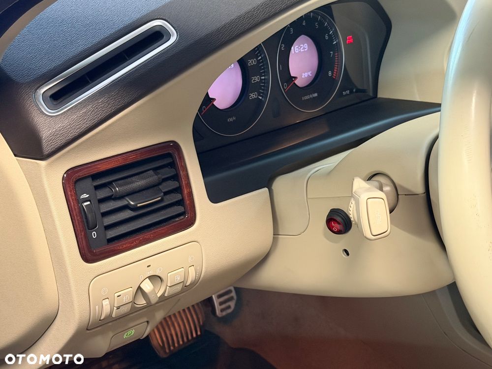 Volvo XC 70 - 15