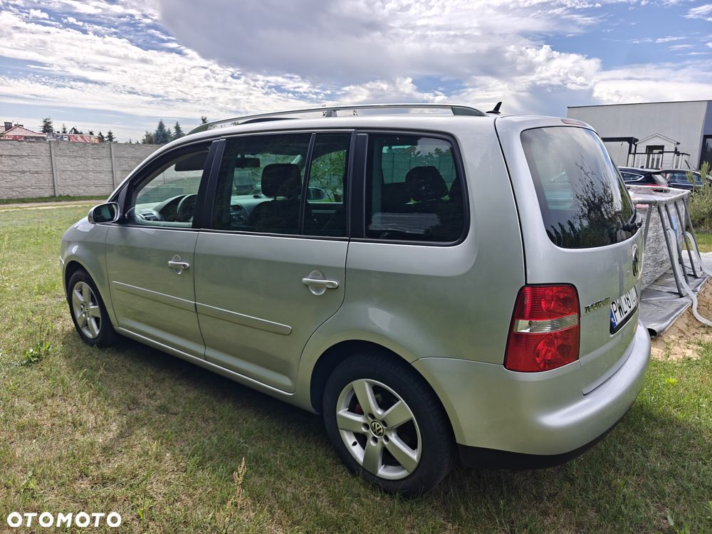 Volkswagen Touran - 16