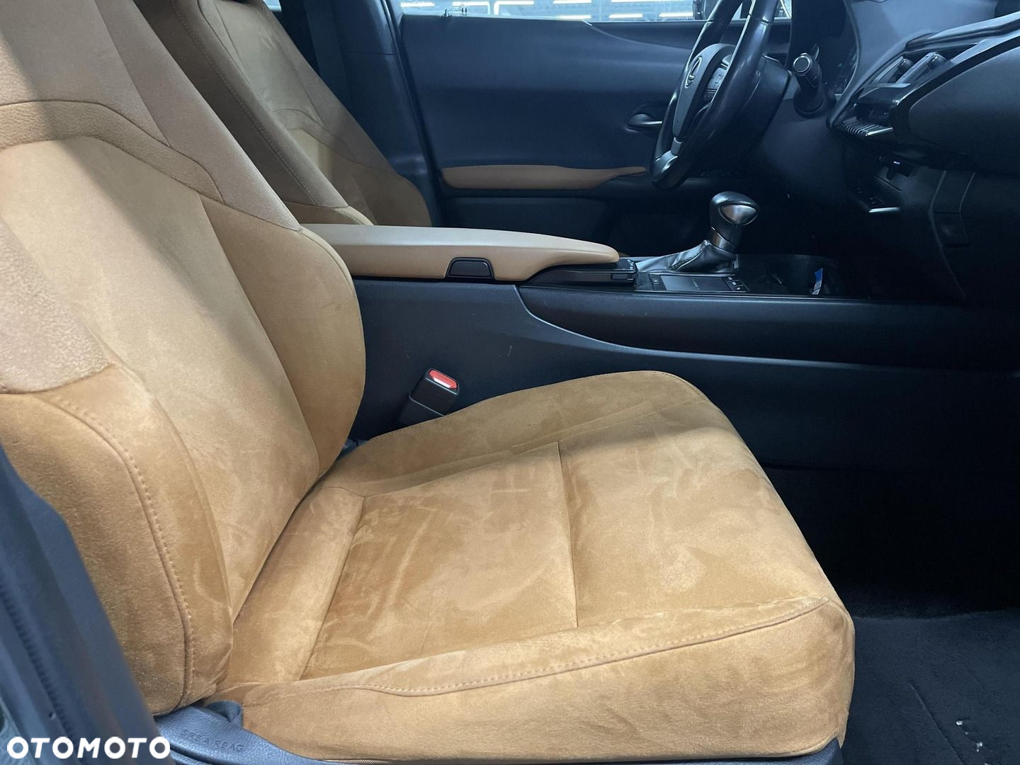 Lexus UX - 11