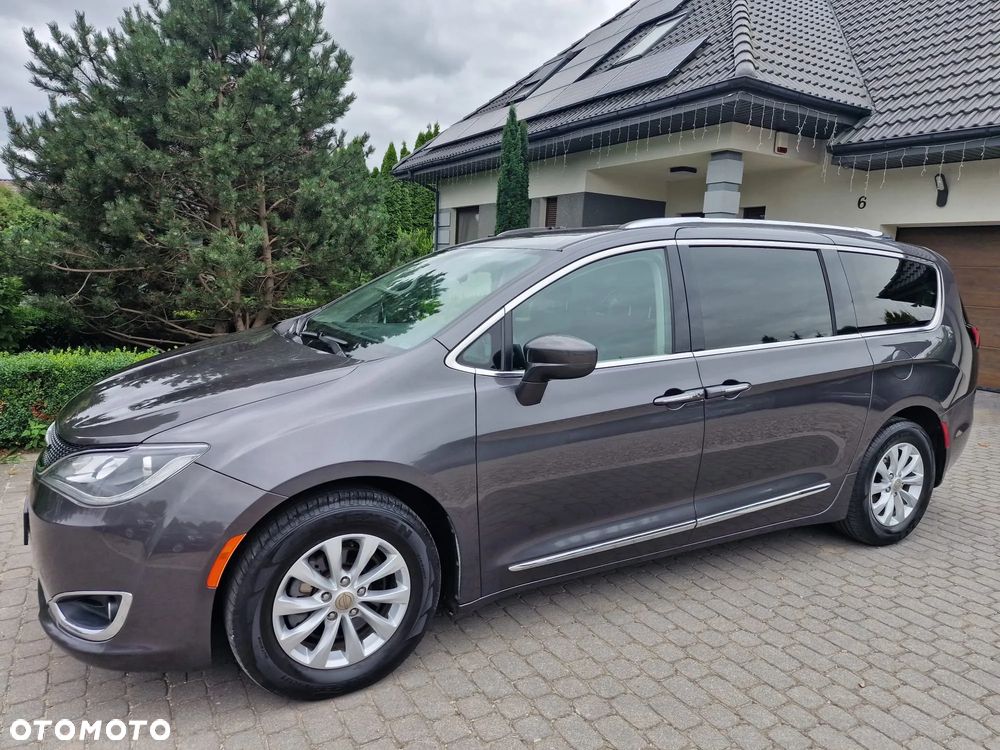 Chrysler Pacifica - 2