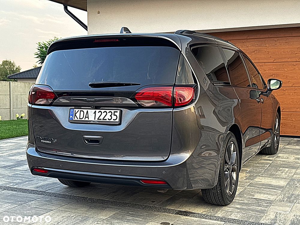 Chrysler Pacifica - 38