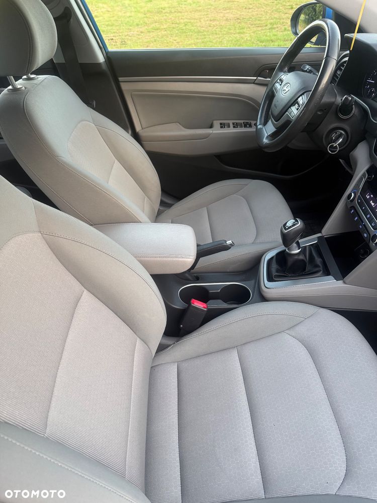 Hyundai Elantra 1.6 Comfort - 9