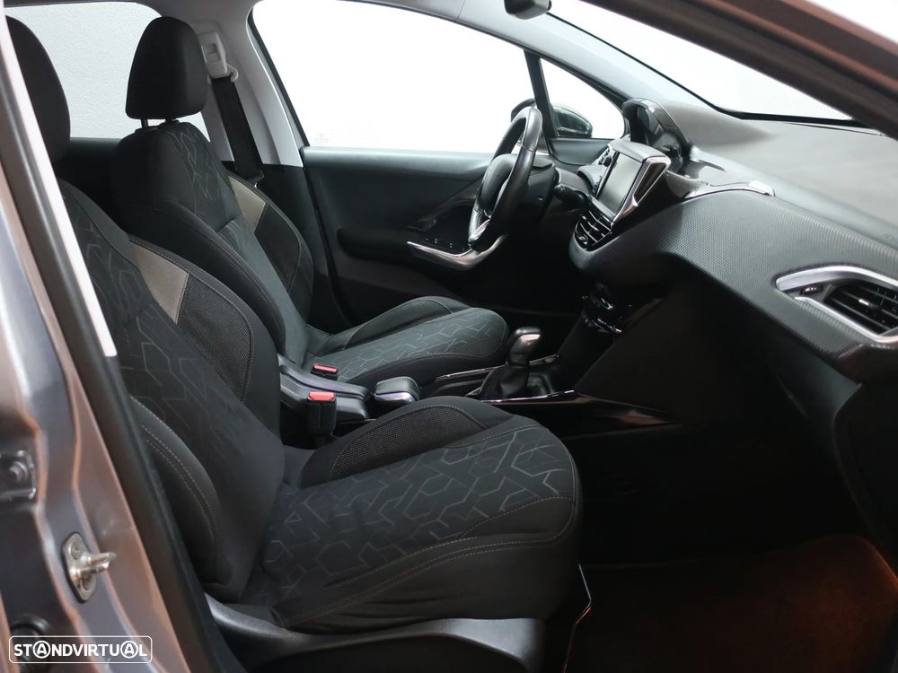 Peugeot 2008 1.2 VTi Allure - 27