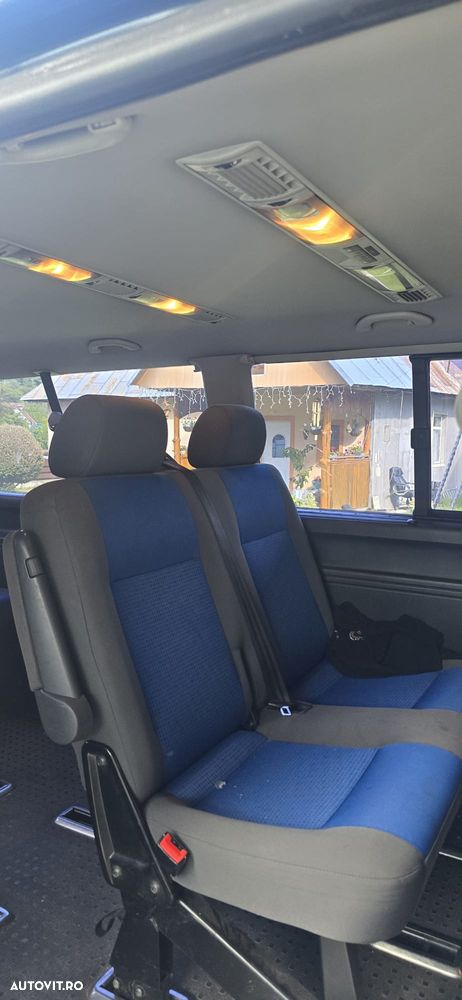 Volkswagen Caravelle - 10