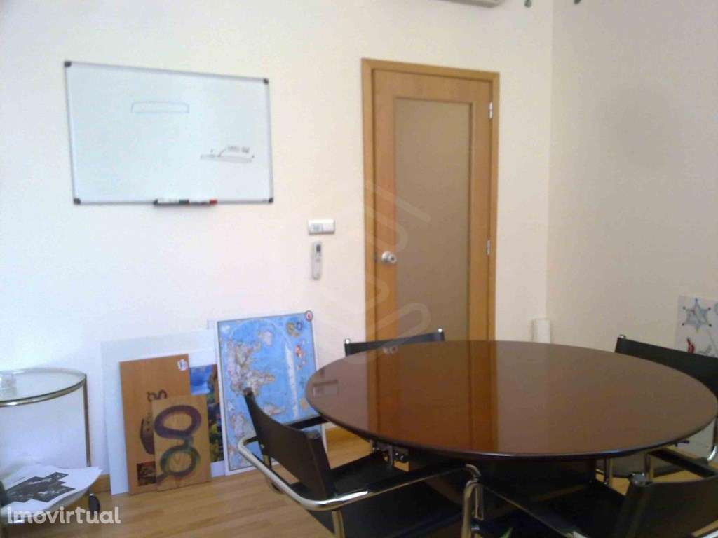 Escritório/armazém para arrendamento em Mafamude, Vila Nova de Gaia - Grande imagem: 3/29